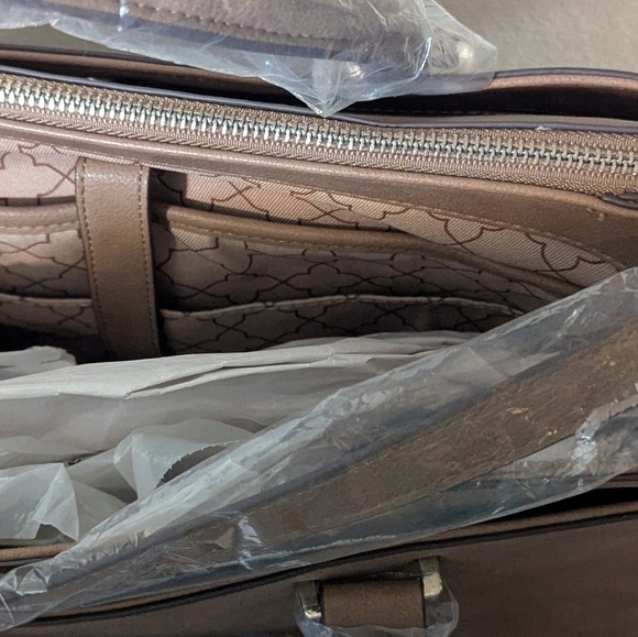 NWT New Katie and Kelly Oversized Classic Taupe Purse Tote Shoulder Cross Body - Picture 5 of 5